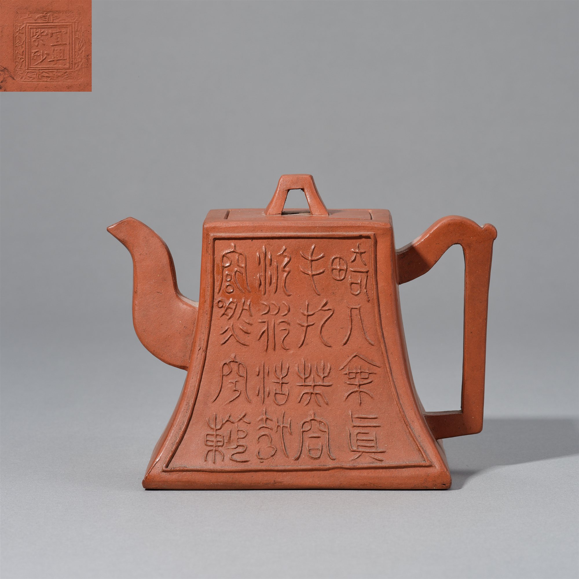 LOT223 民国紫砂房钟壶