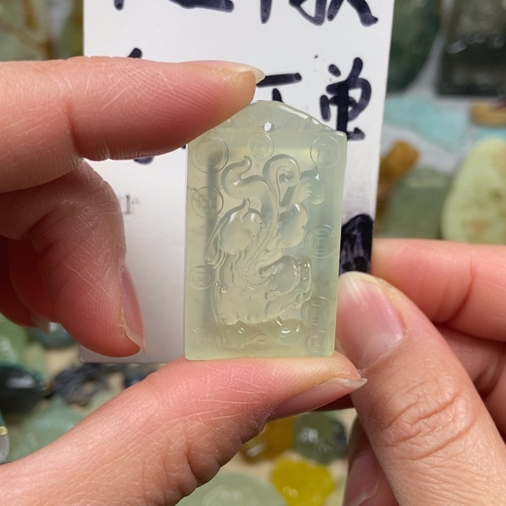 蛇纹石玉颈饰未镶嵌