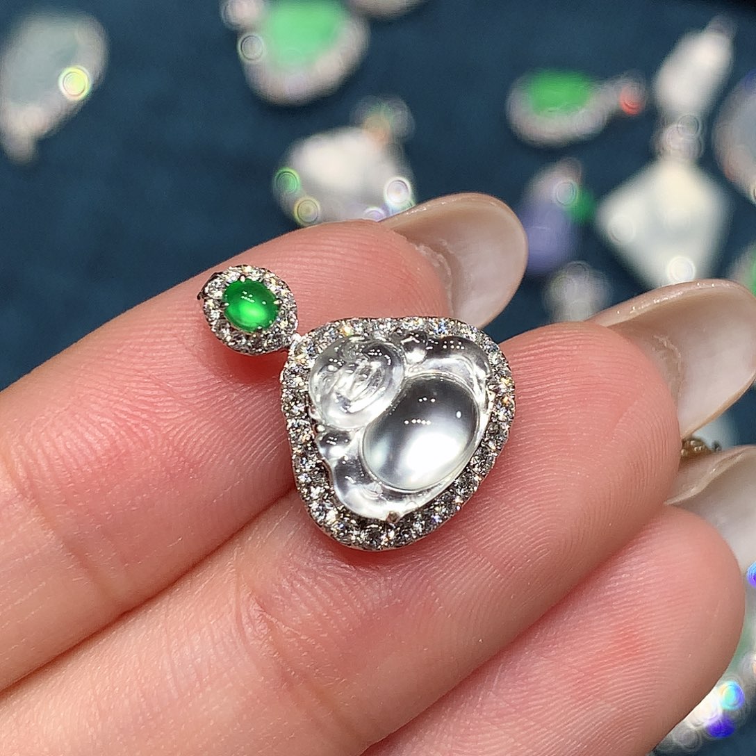 颈饰18K金镶嵌翡翠佛公