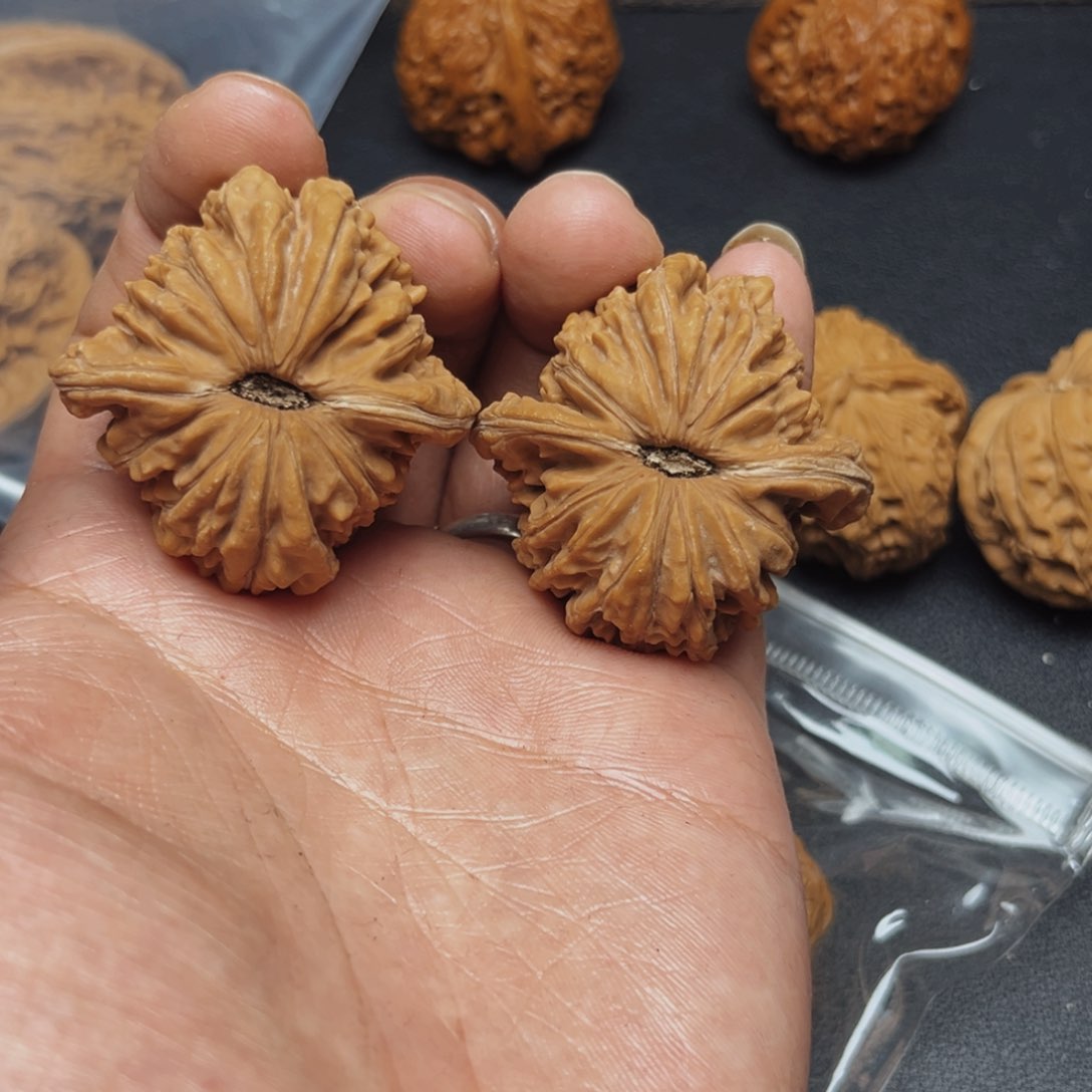 文玩核桃吊坠不**何42四座楼