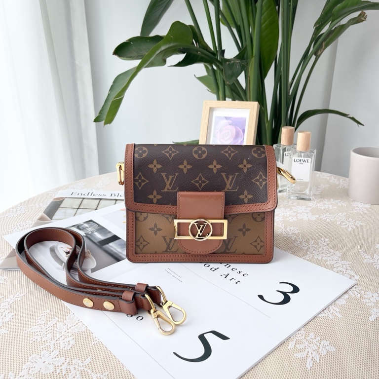 95新 LouisVuitton/路易威登 达芙妮小号/单肩包/9710