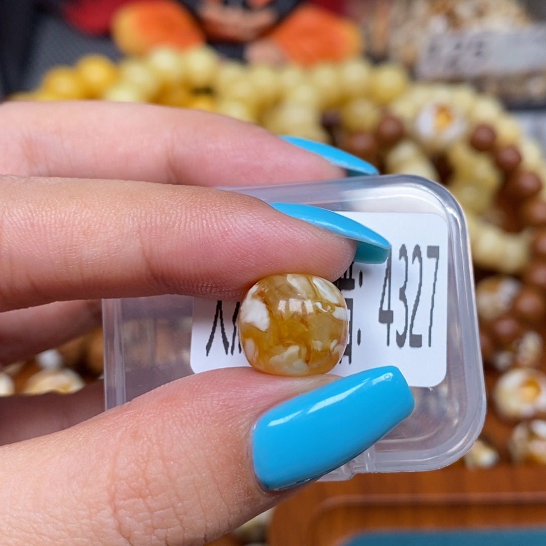 蜜蜡未镶嵌珠宝奇石4327