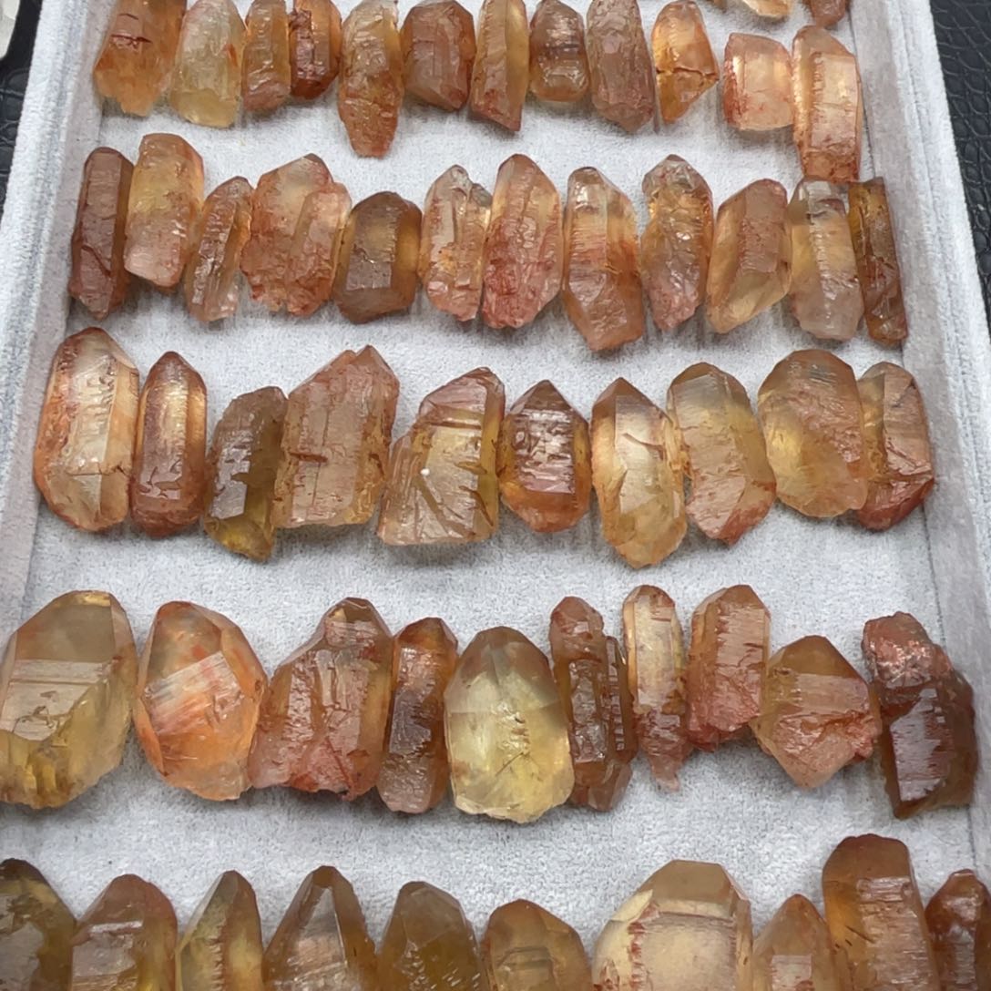 水晶黄水晶涅槃1.4公斤未镶嵌