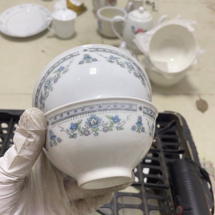 其他盘子碗砂锅都有