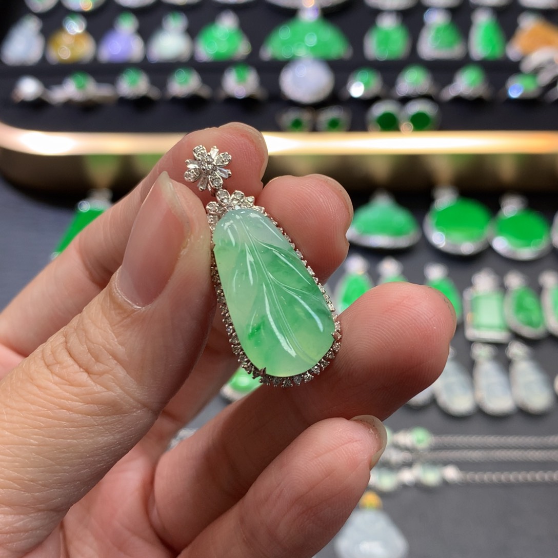 翡翠吊坠(不含链)18K金镶嵌