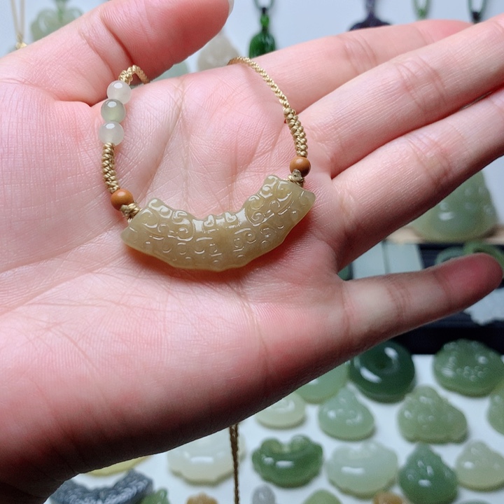 和田玉未镶嵌吊坠