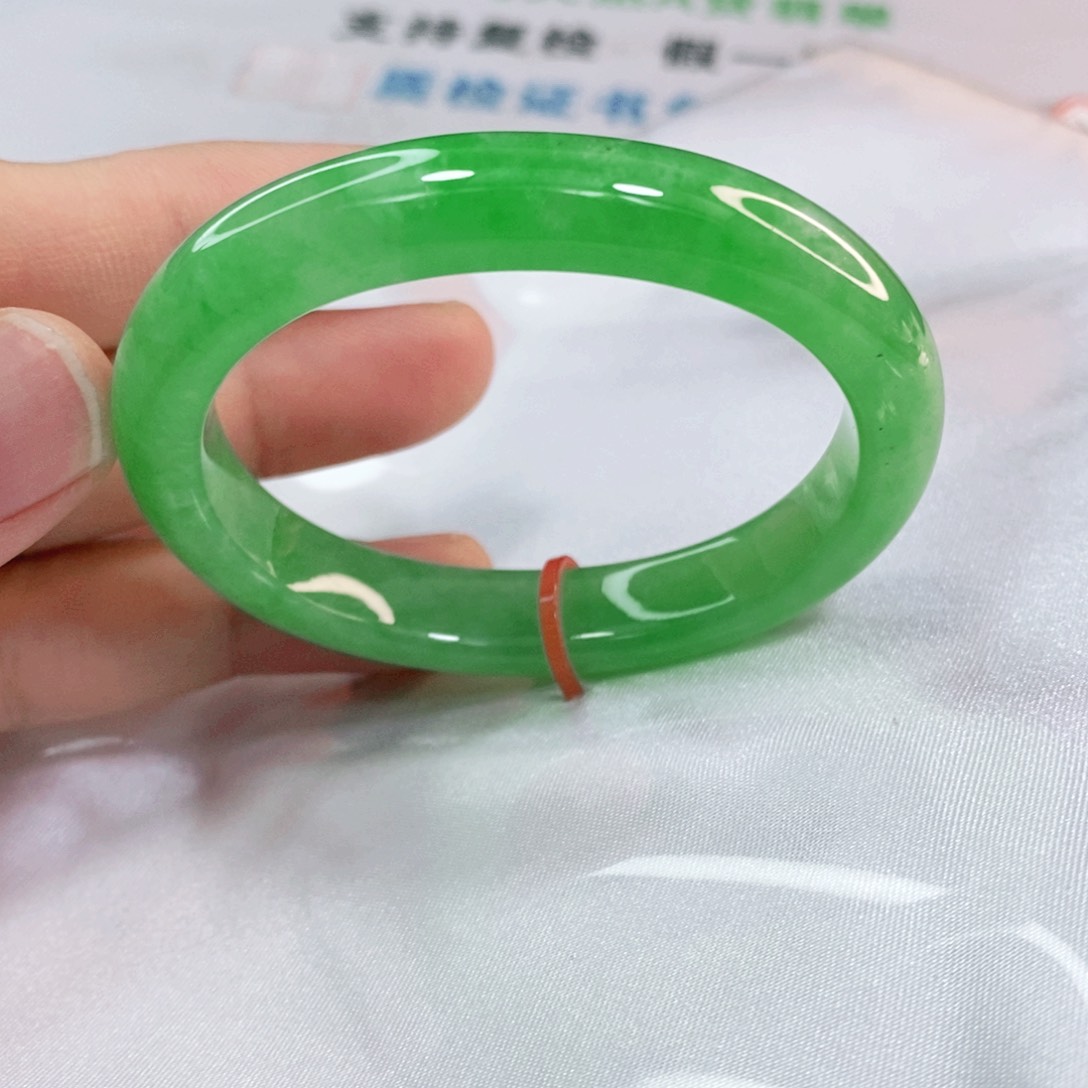 翡翠手镯未镶嵌50.5圈口贵妃
