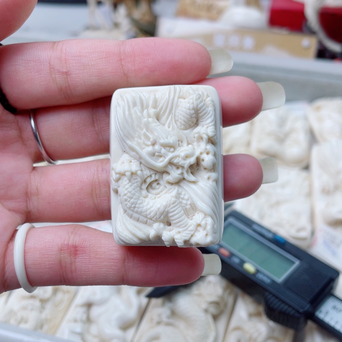 柏香籽/百香籽吊坠猛犸牙红皮龙牌