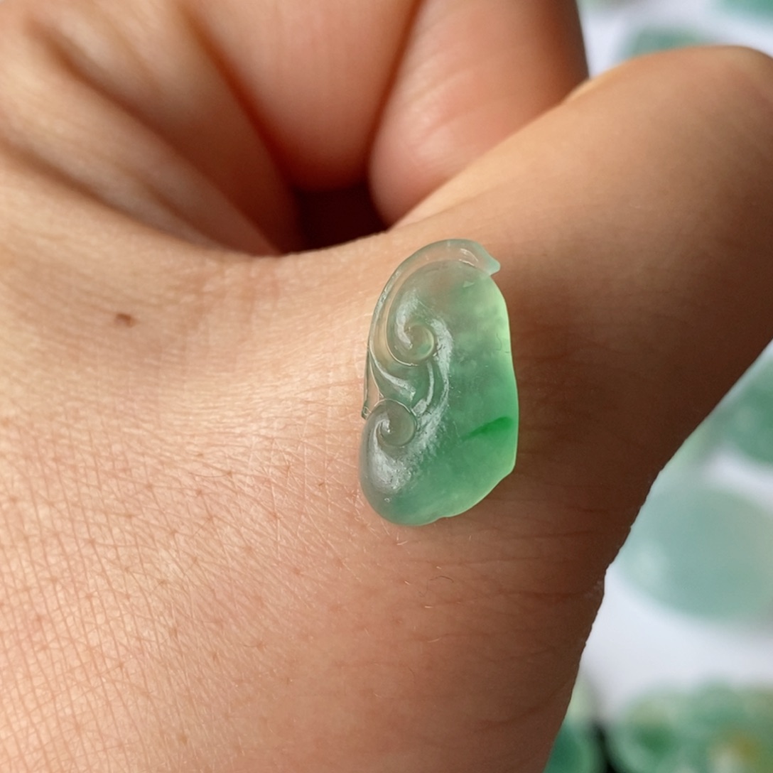 定制翡翠未镶嵌如意