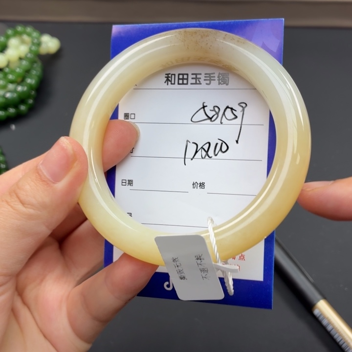 和田玉手镯未镶嵌