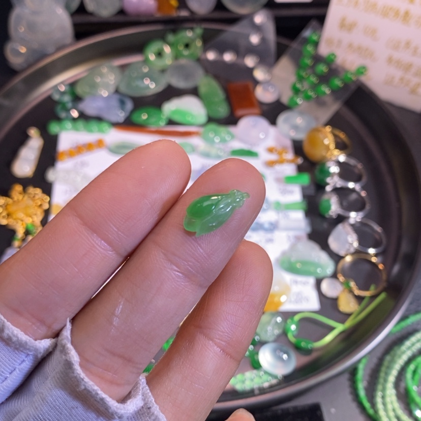 【闪购商品】翡翠挂件未镶嵌兰花