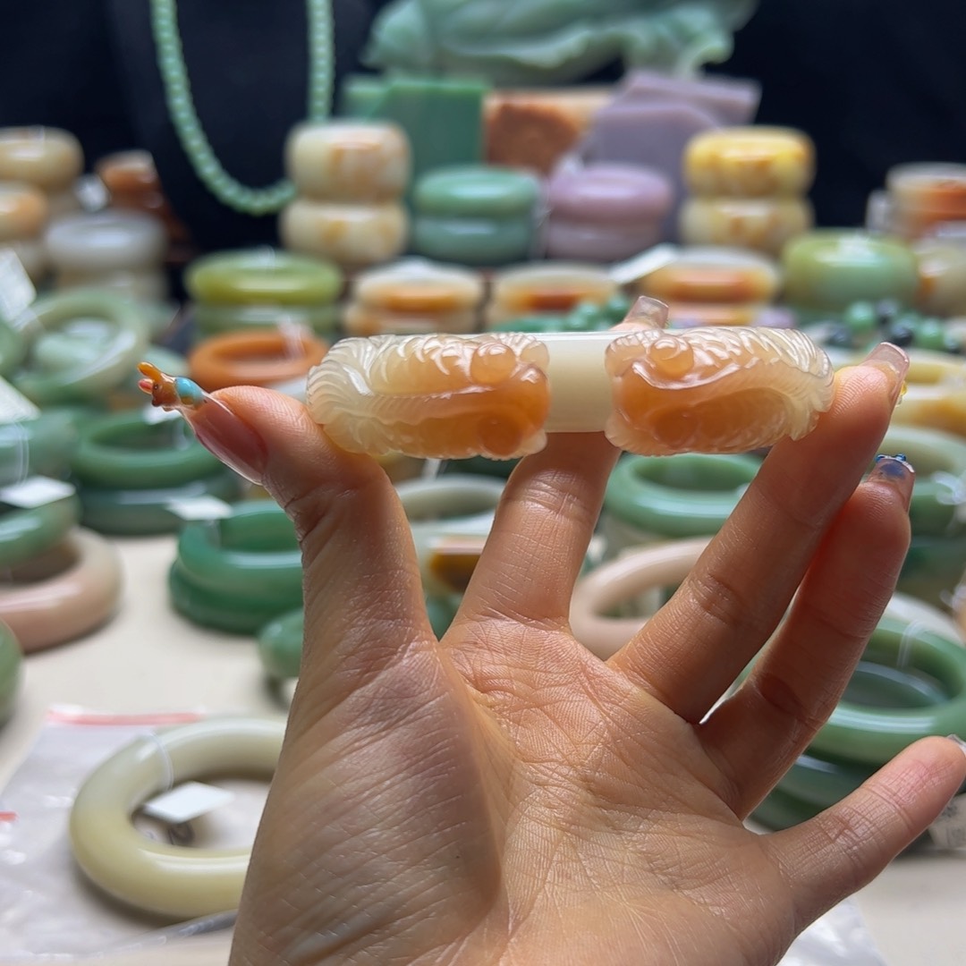 7***2石英岩玉手镯未镶嵌