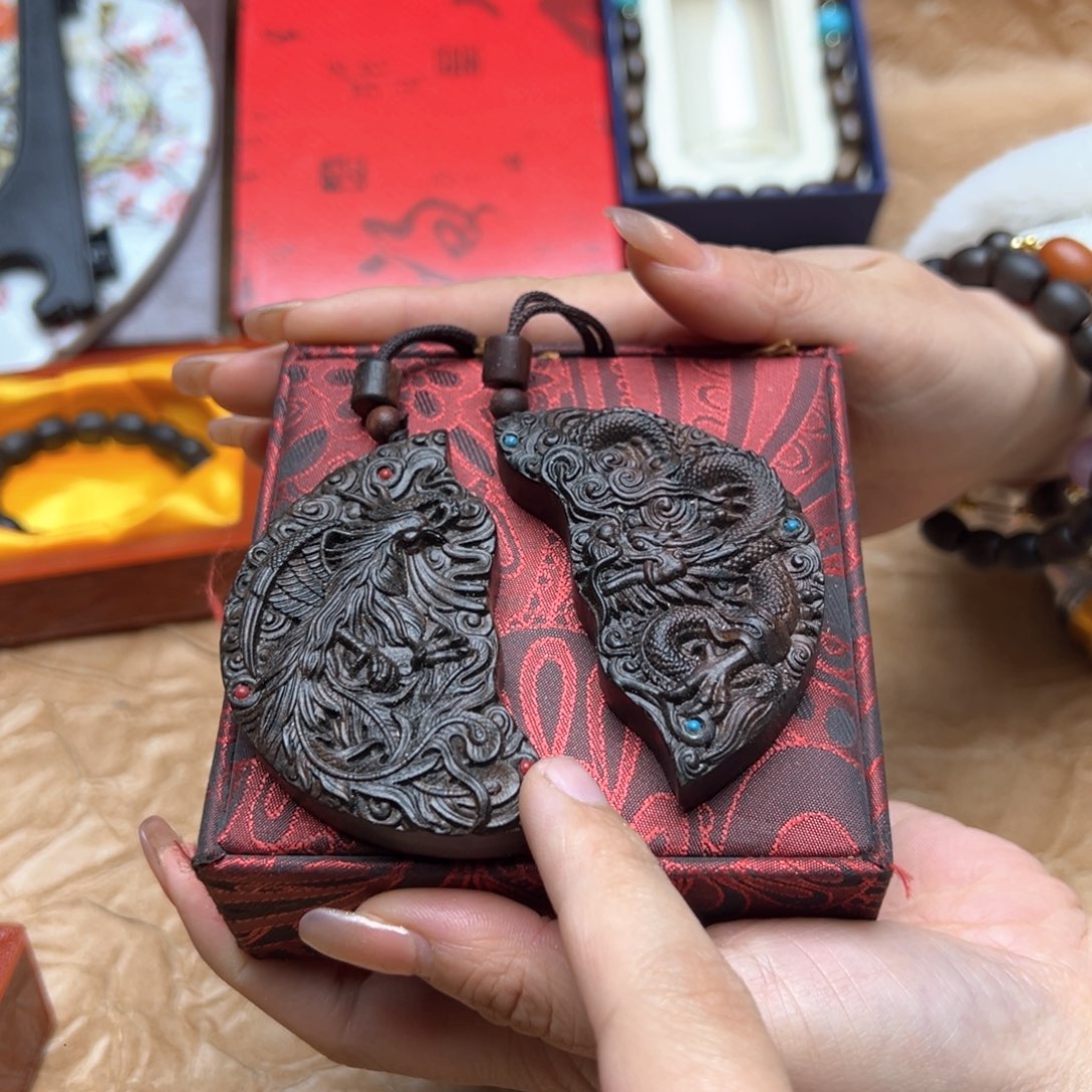 大叶紫檀（黑酸枝木类）