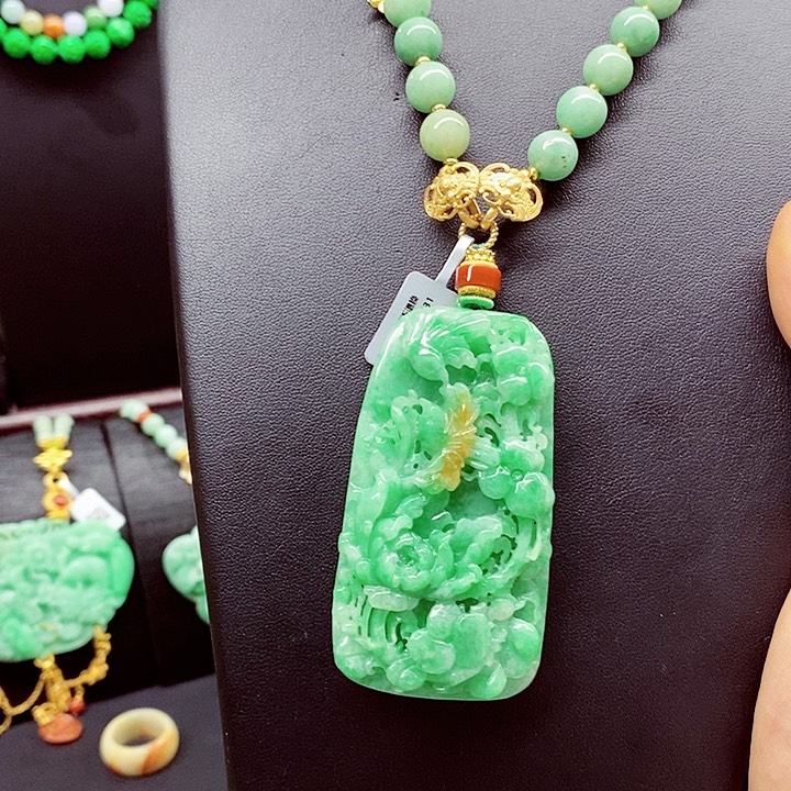 翡翠颈饰未镶嵌吊坠