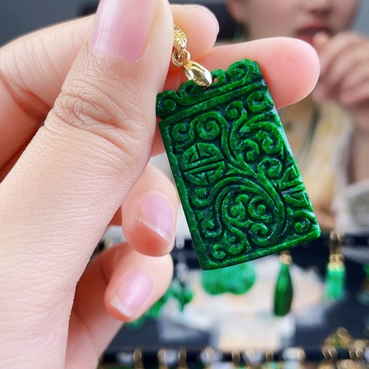 翡翠颈饰未镶嵌饰品