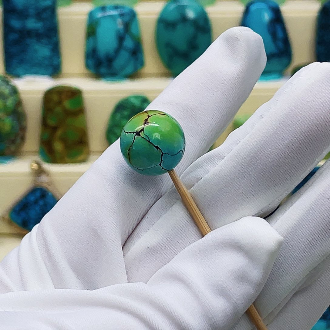 绿松石未镶嵌颈饰