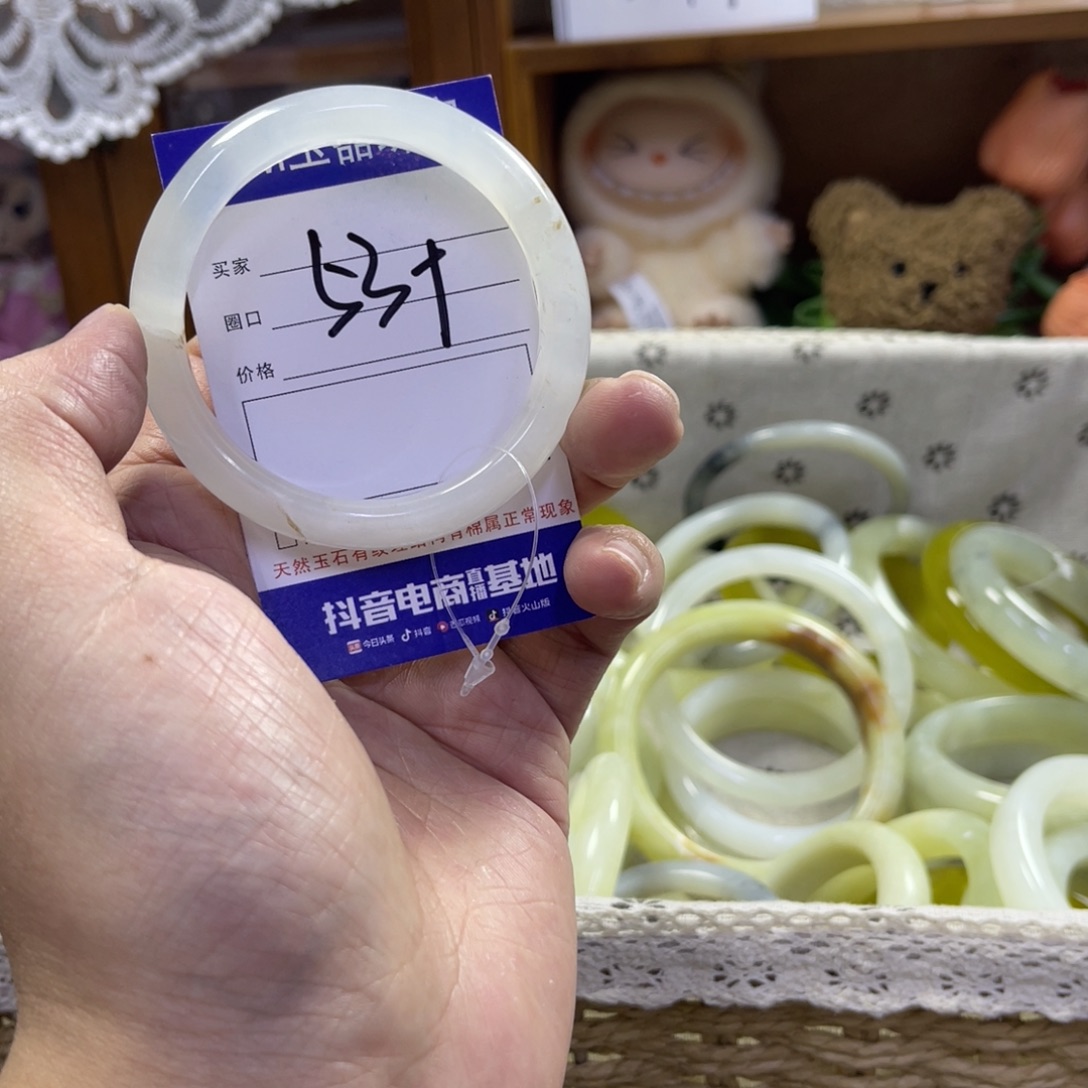 蛇纹石玉未镶嵌手镯76瑕疵
