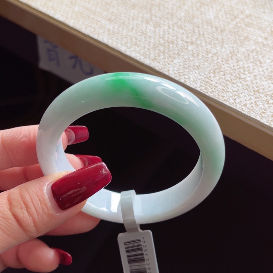 翡翠手镯未镶嵌手镯