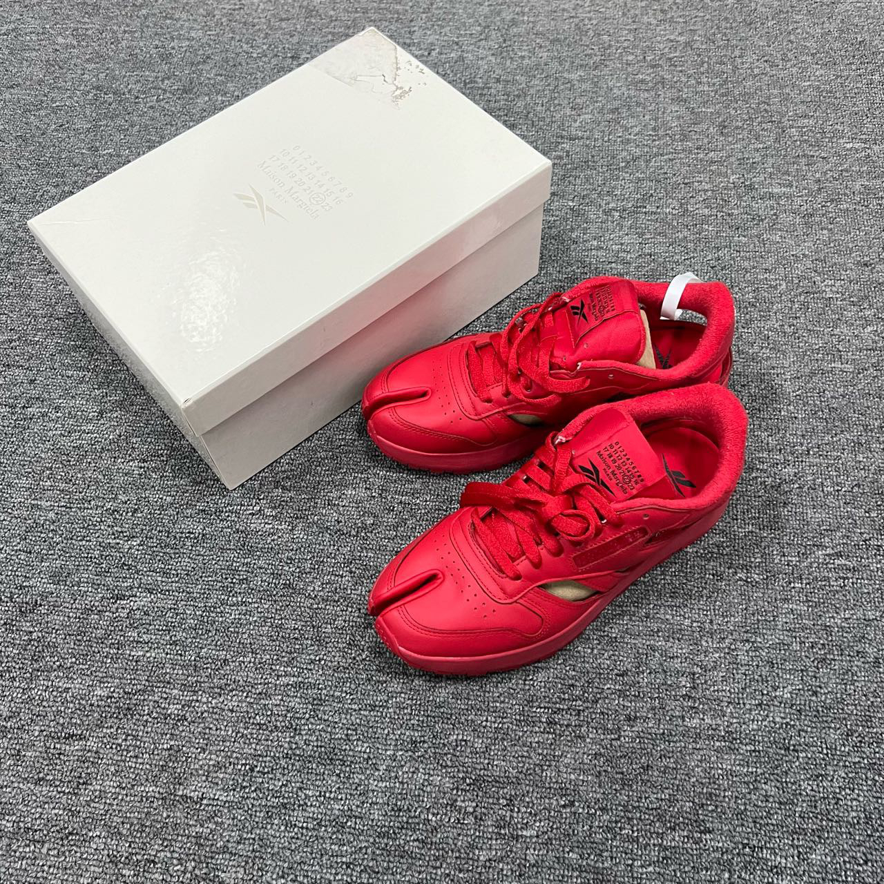99新 Maison Margiela/梅森马吉拉 红色镂空分趾鞋 40.5码/99新