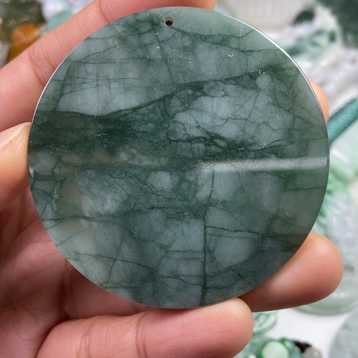 翡翠颈饰未镶嵌翡翠