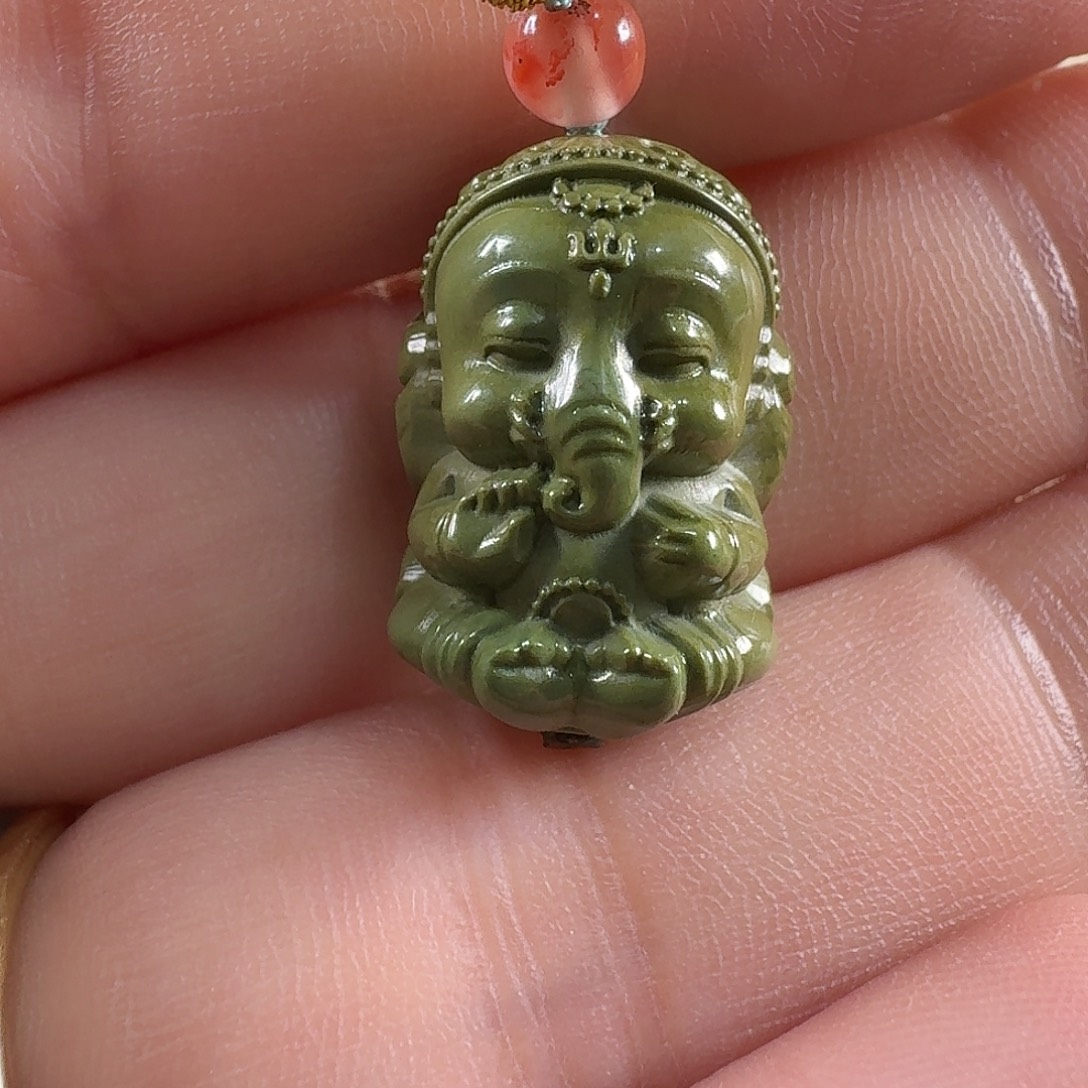 绿松石未镶嵌颈饰