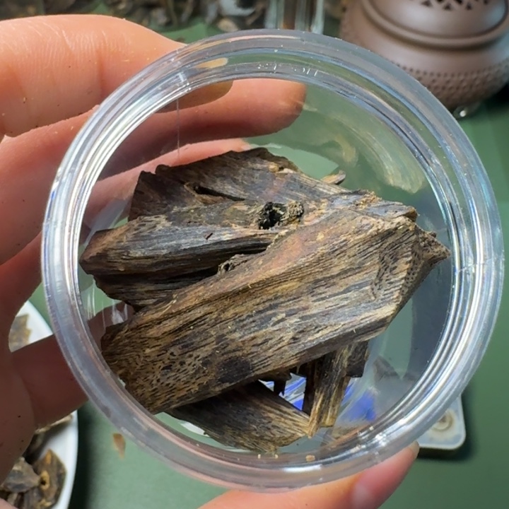 沉香手把件半***@海南紫棋树心油块料20克