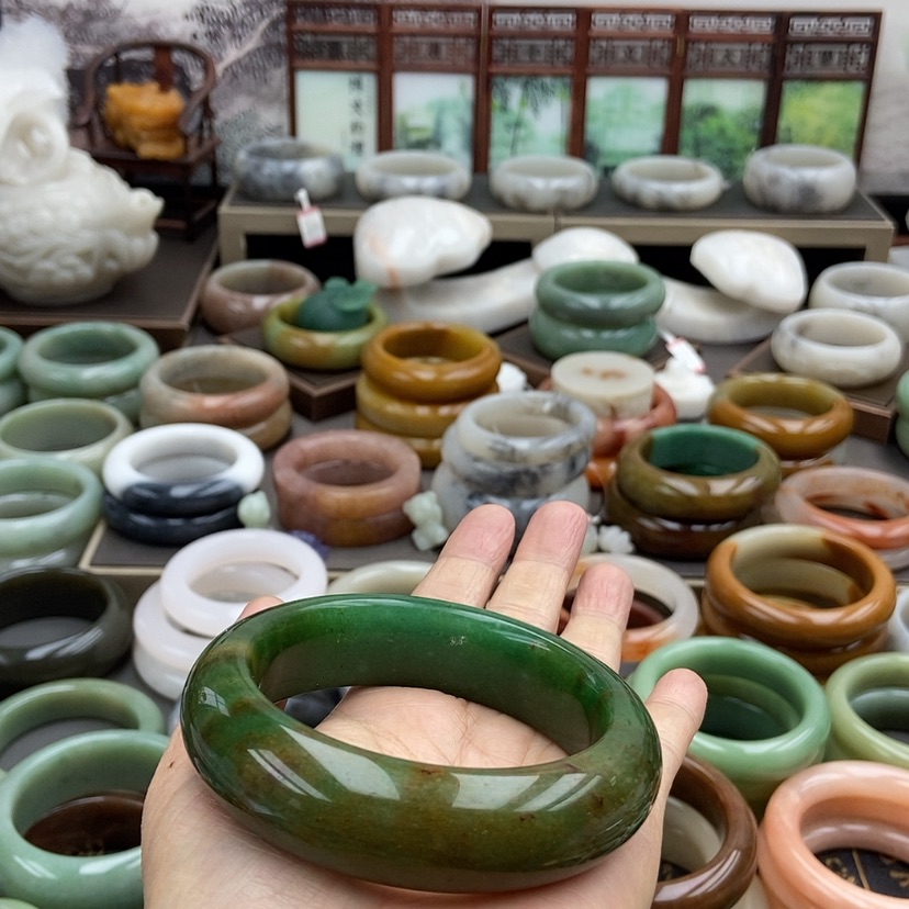 【闪购商品】石英质玉手镯未镶嵌我**扬