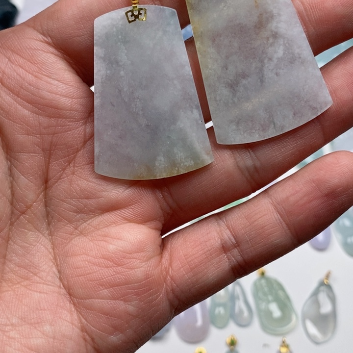 翡翠颈饰未镶嵌……