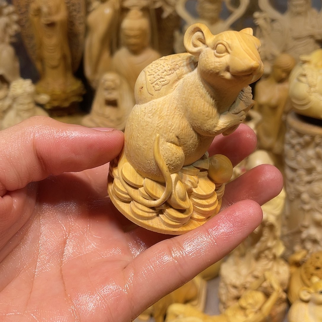 黄杨木小瑕疵老鼠