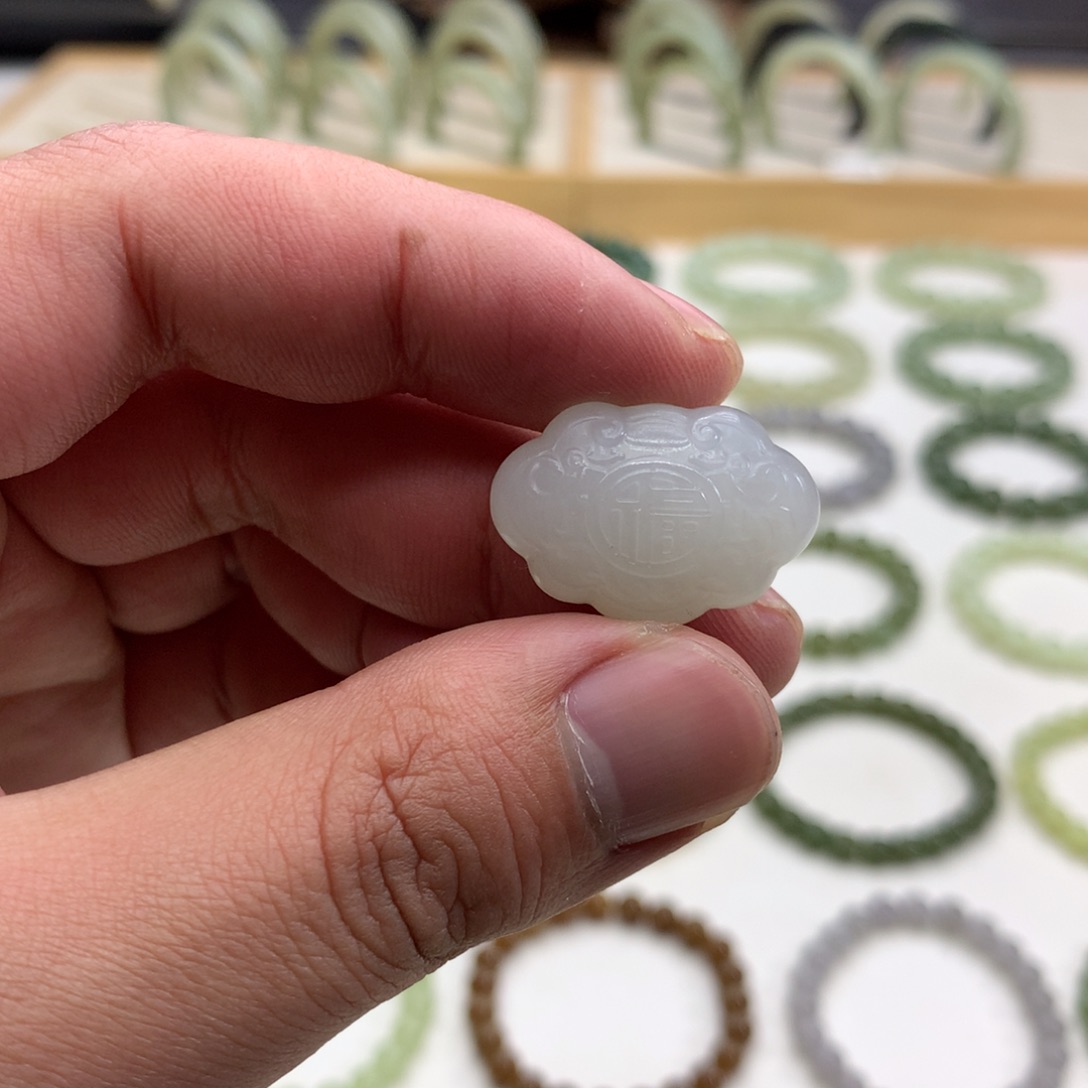 和田玉吊坠未镶嵌