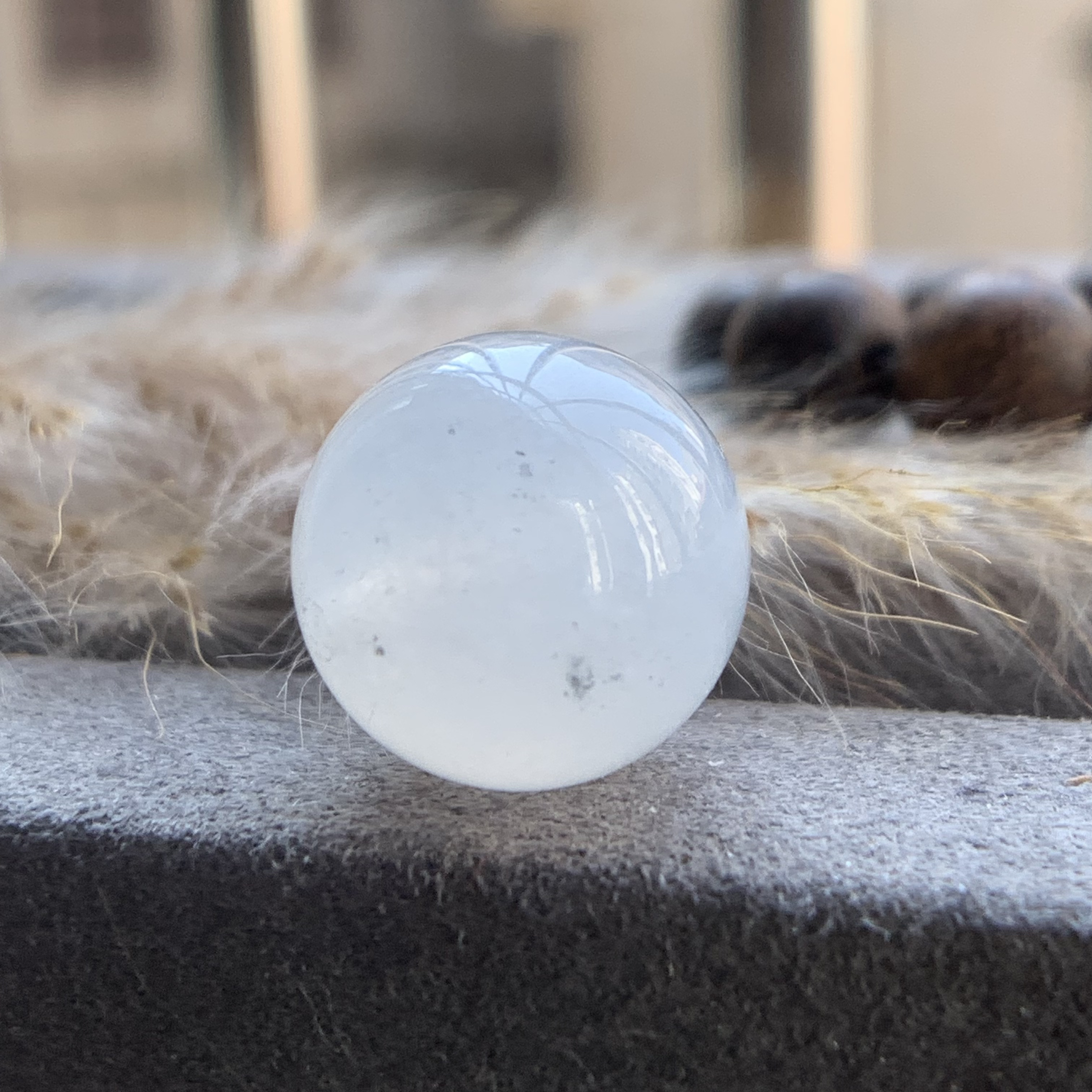 13.1白冰起光圆珠L1223冰透天然翡翠a货种水好一边孔口处有点小纹