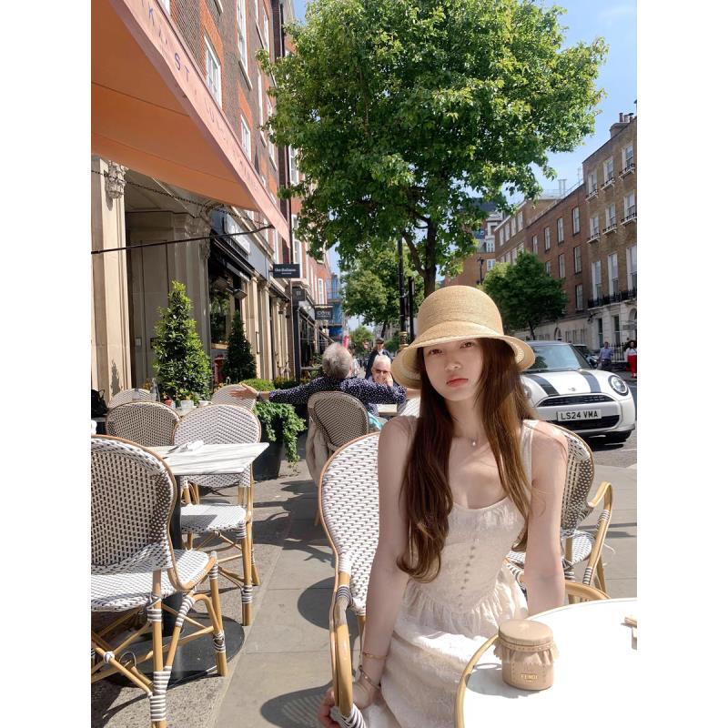 Madofit麻豆/1836 白栀茉莉_立体提花肌理 精致包扣小白花吊带裙