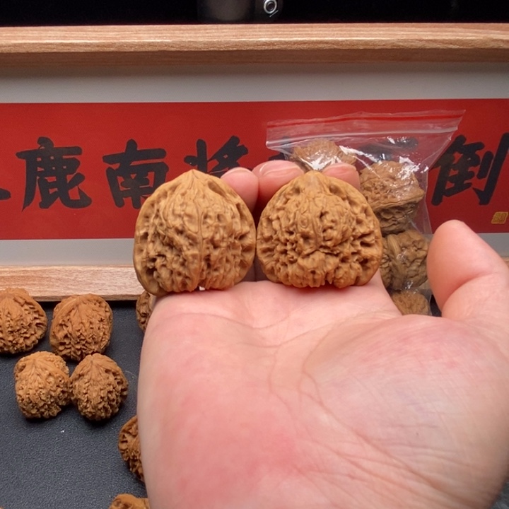 阿***东吊坠文玩核桃南疆