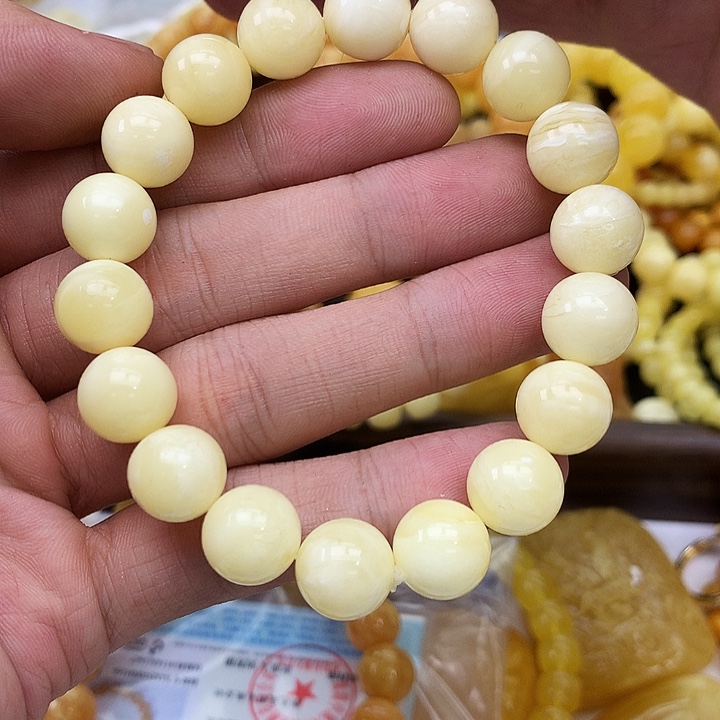 M***'蜜蜡未镶嵌珠宝奇石