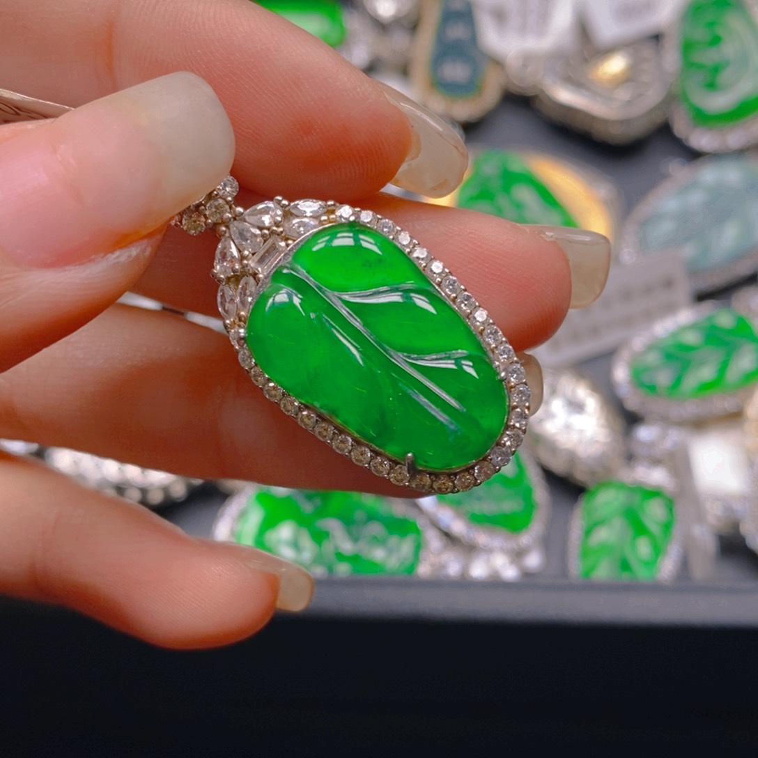 翡翠颈饰银S925镶嵌8888888