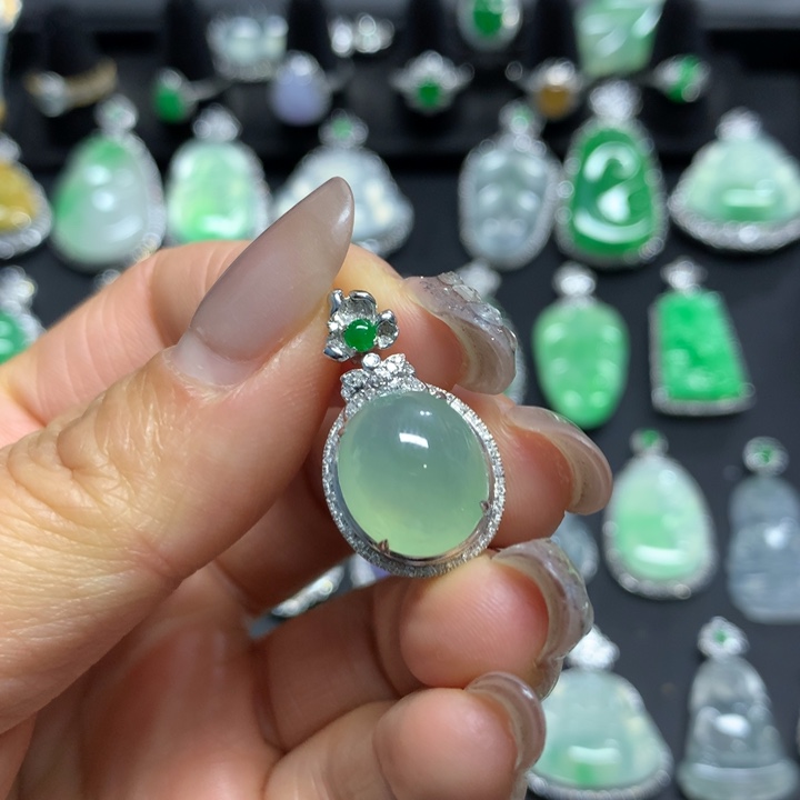 【闪购商品】翡翠颈饰18K金镶嵌吊坠