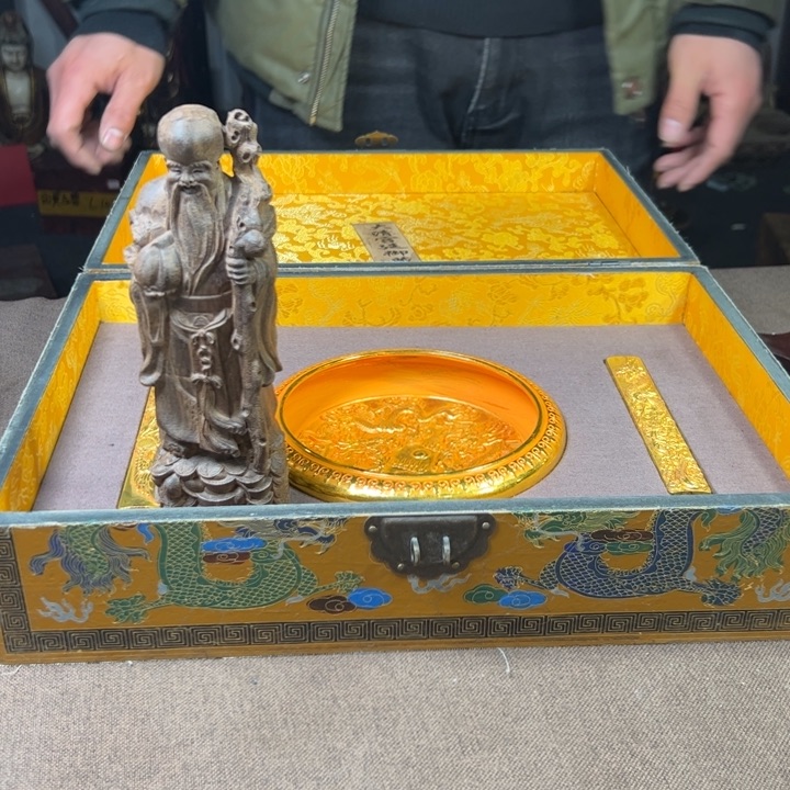 精品摆件工艺品等