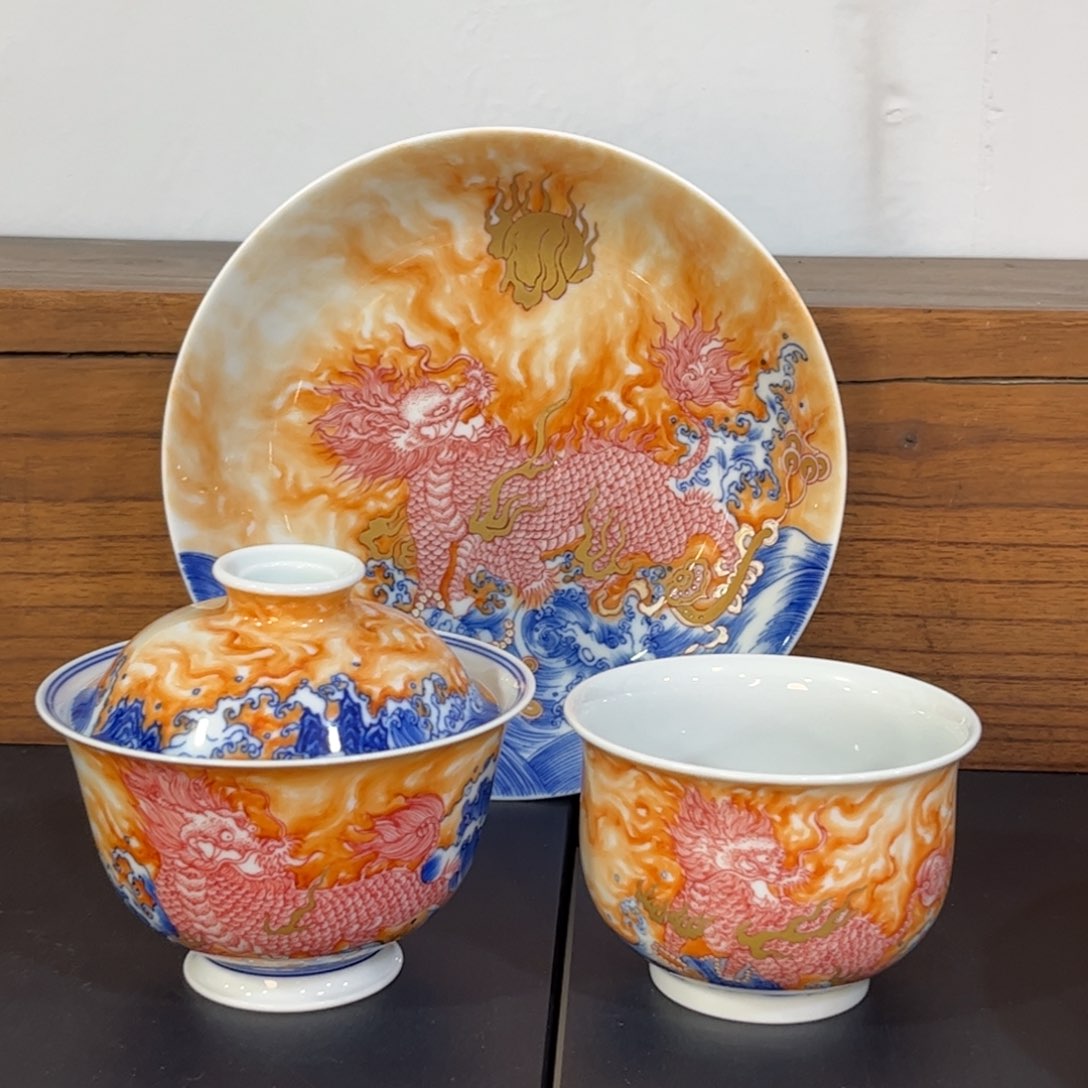 青花矾红错金银麒麟三件套 可拆分