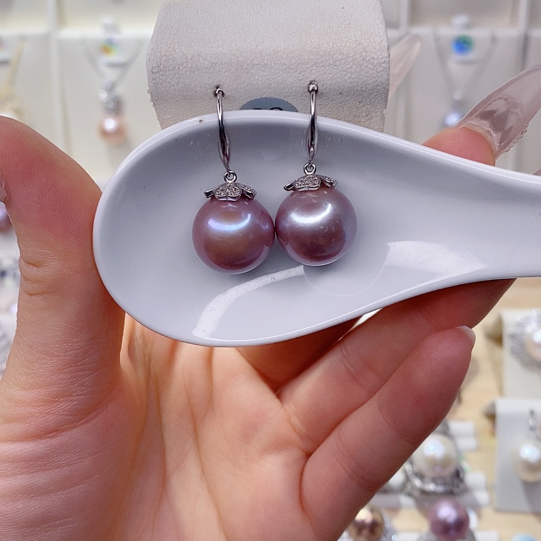 银S925镶嵌淡水珍珠耳饰花**?