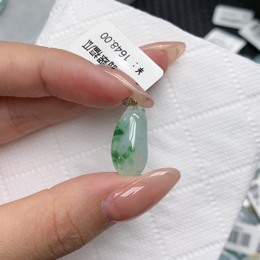 颈饰18K金镶嵌翡翠