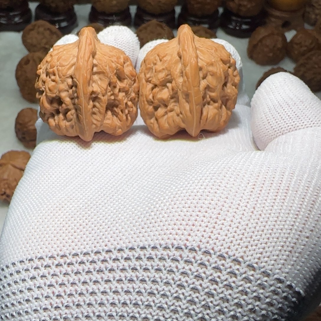 文玩核桃吊坠赤龙鸡心