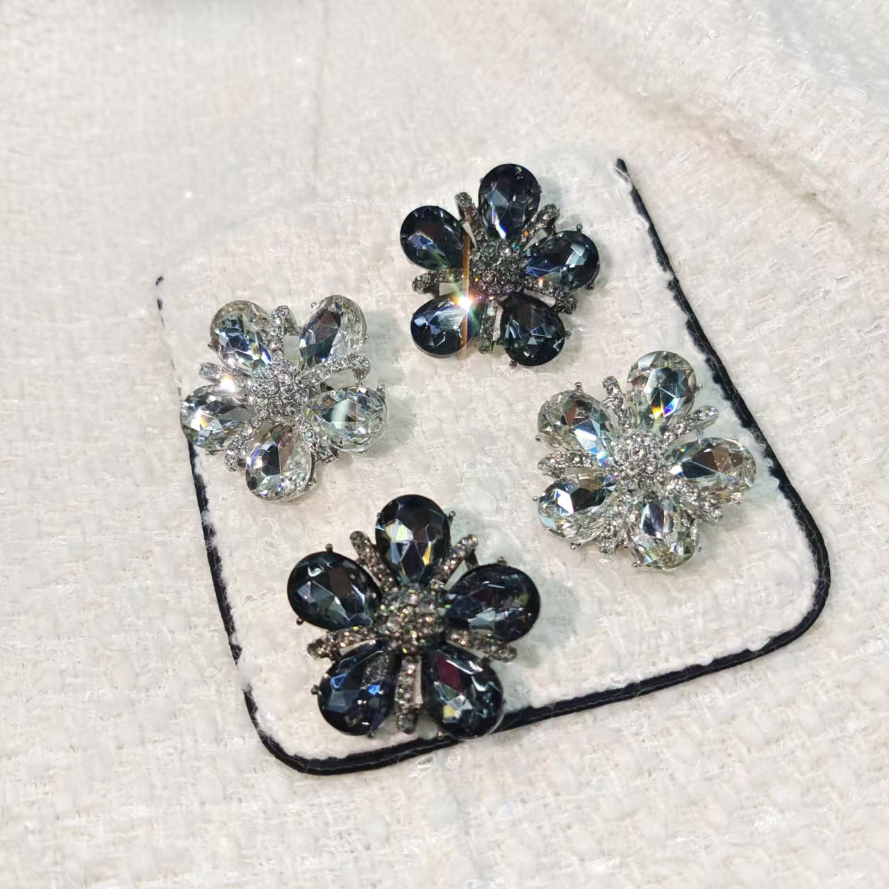 精致立体水钻五瓣花别针款皇冠配饰DK6948