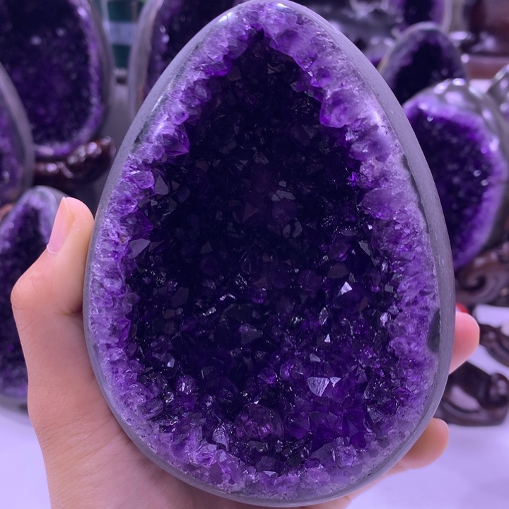 织绣乌拉圭紫水晶