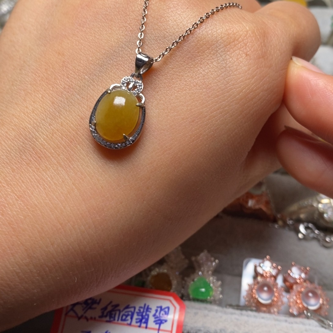 翡翠颈饰未镶嵌吊坠