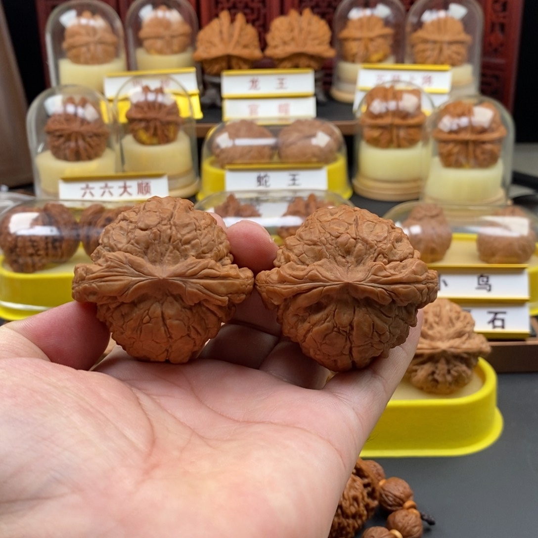 文玩核桃吊坠龙鼎，全品，尺寸53