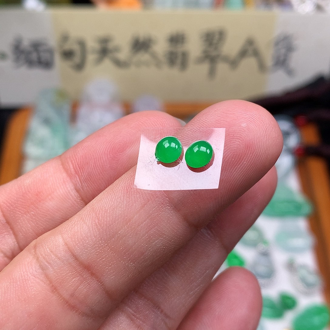 翡翠裸石缅甸天然A货翡翠阳绿蛋面