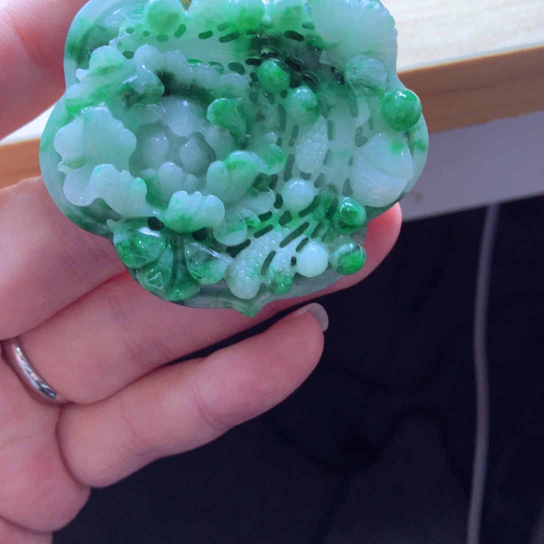 翡翠颈饰未镶嵌吊坠