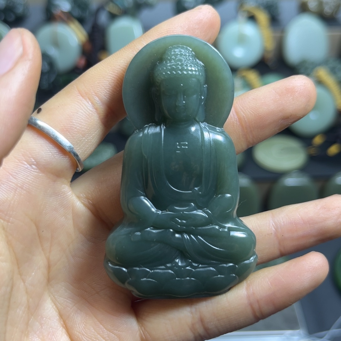 万***酒和田玉未镶嵌颈饰