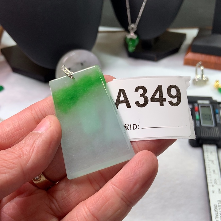 翡翠颈饰未镶嵌旭**升