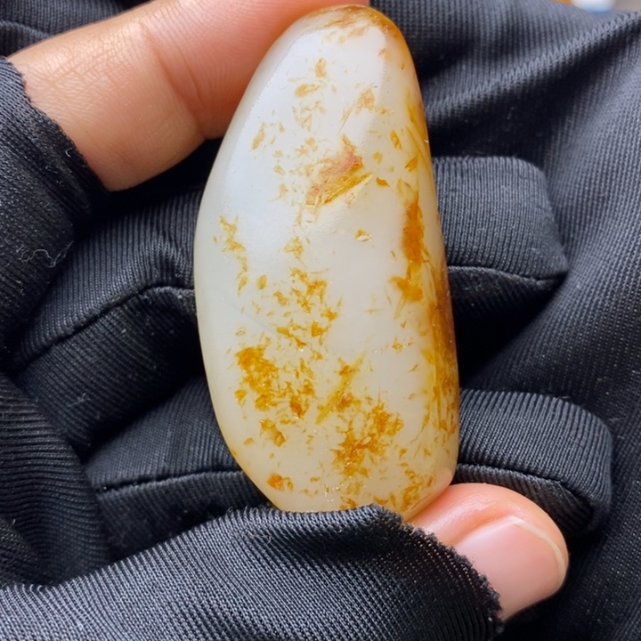 和田玉未镶嵌把件